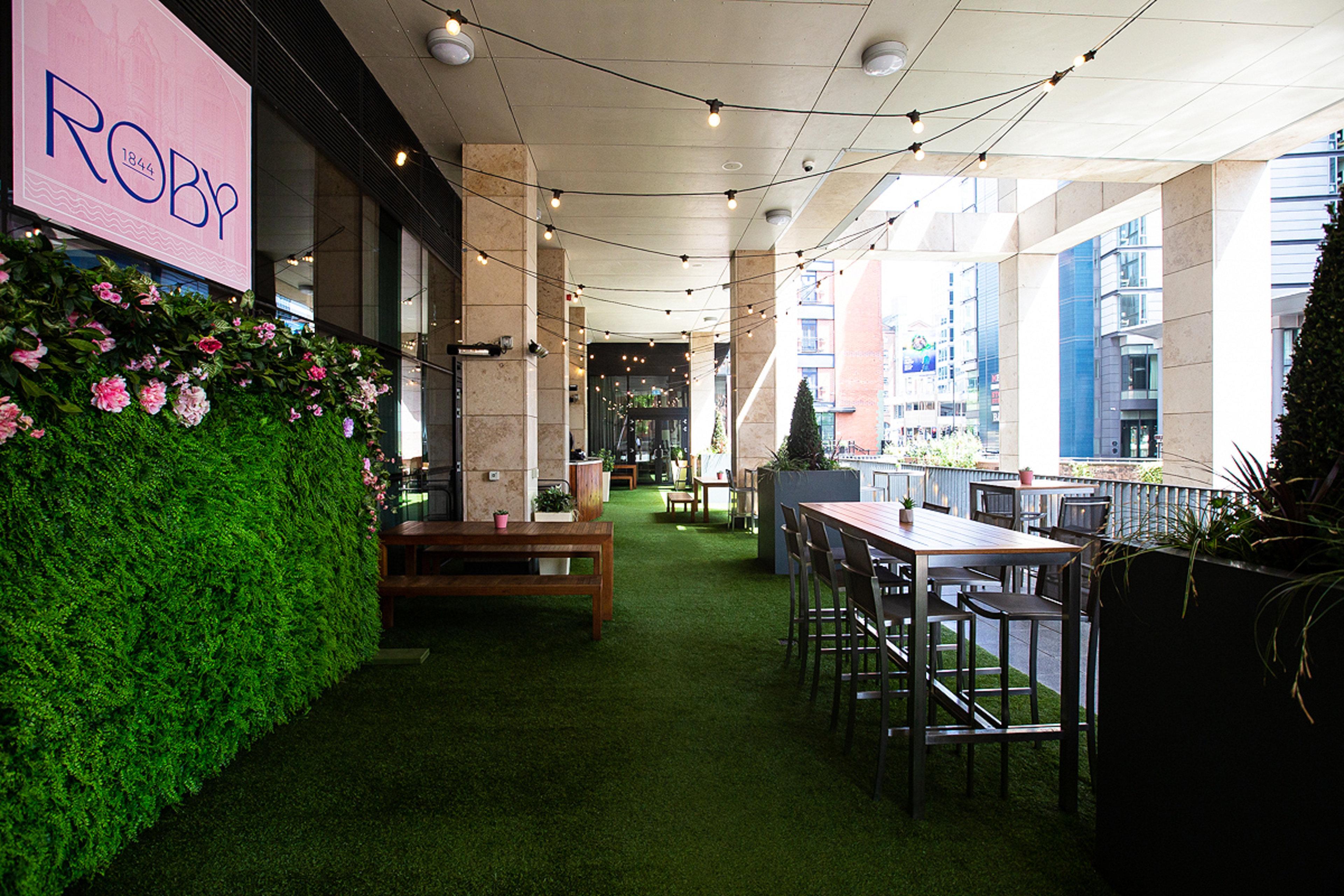 Holiday Inn Manchester - City Centre By Ihg Exterior photo