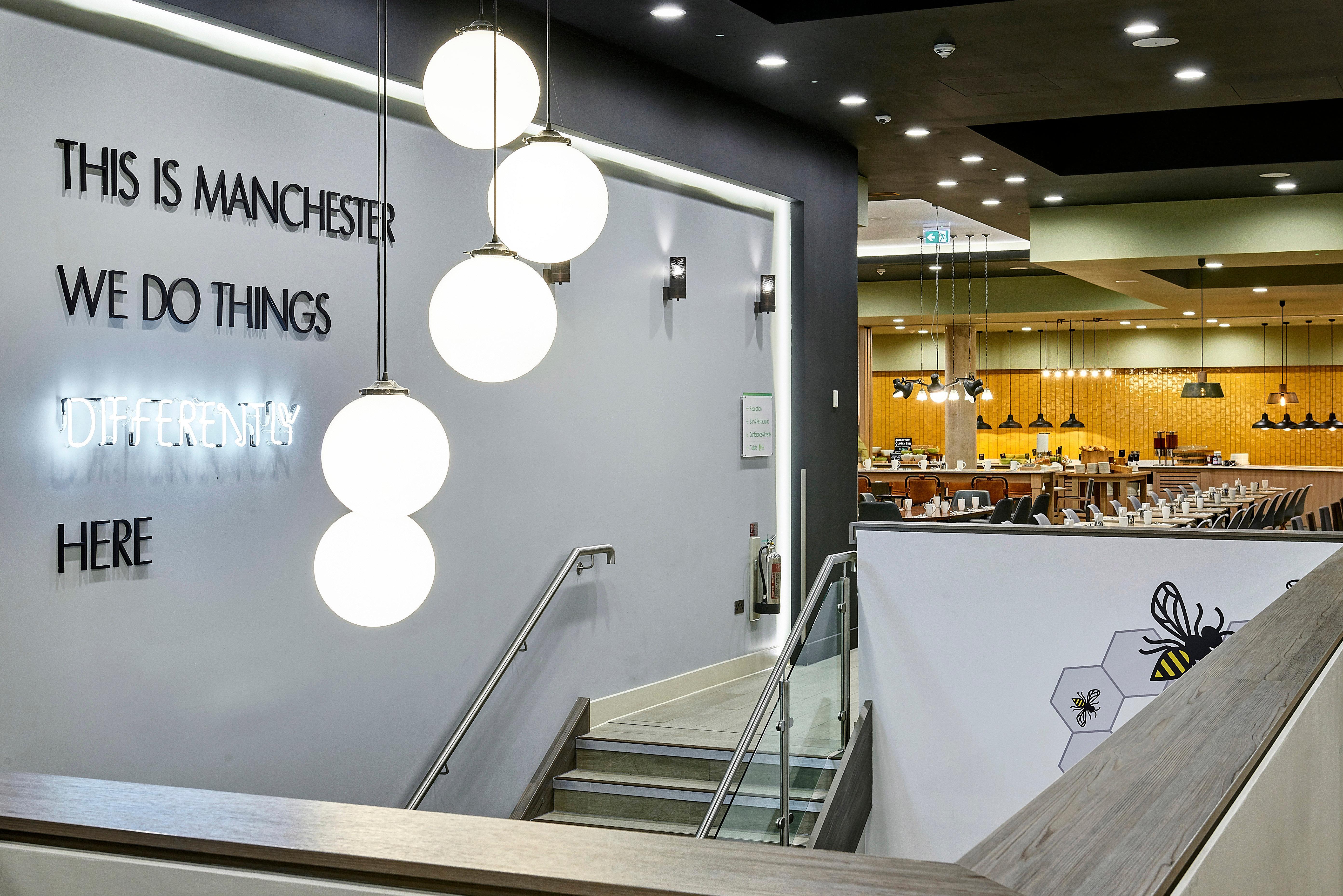 Holiday Inn Manchester - City Centre By Ihg Exterior photo