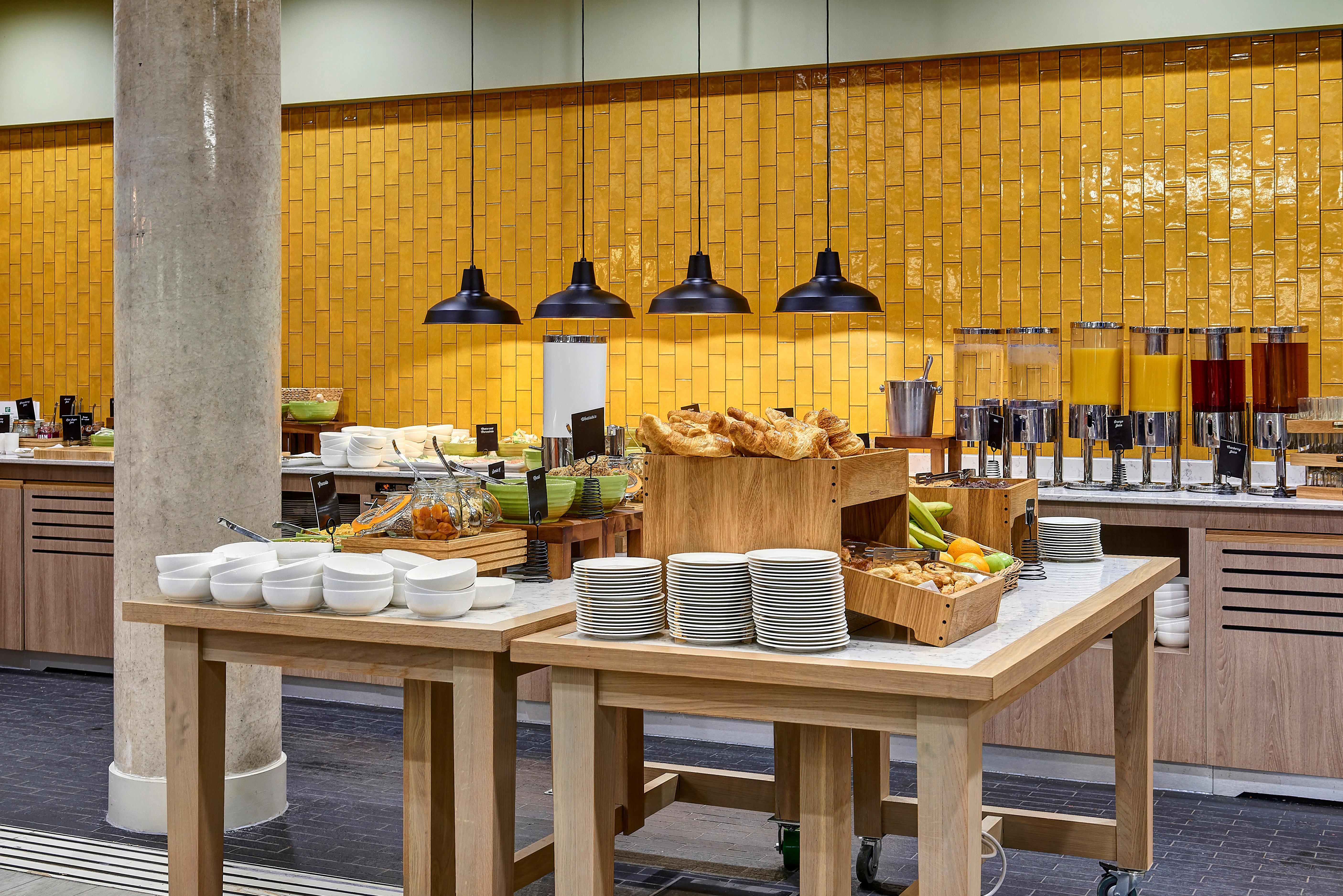 Holiday Inn Manchester - City Centre By Ihg Exterior photo