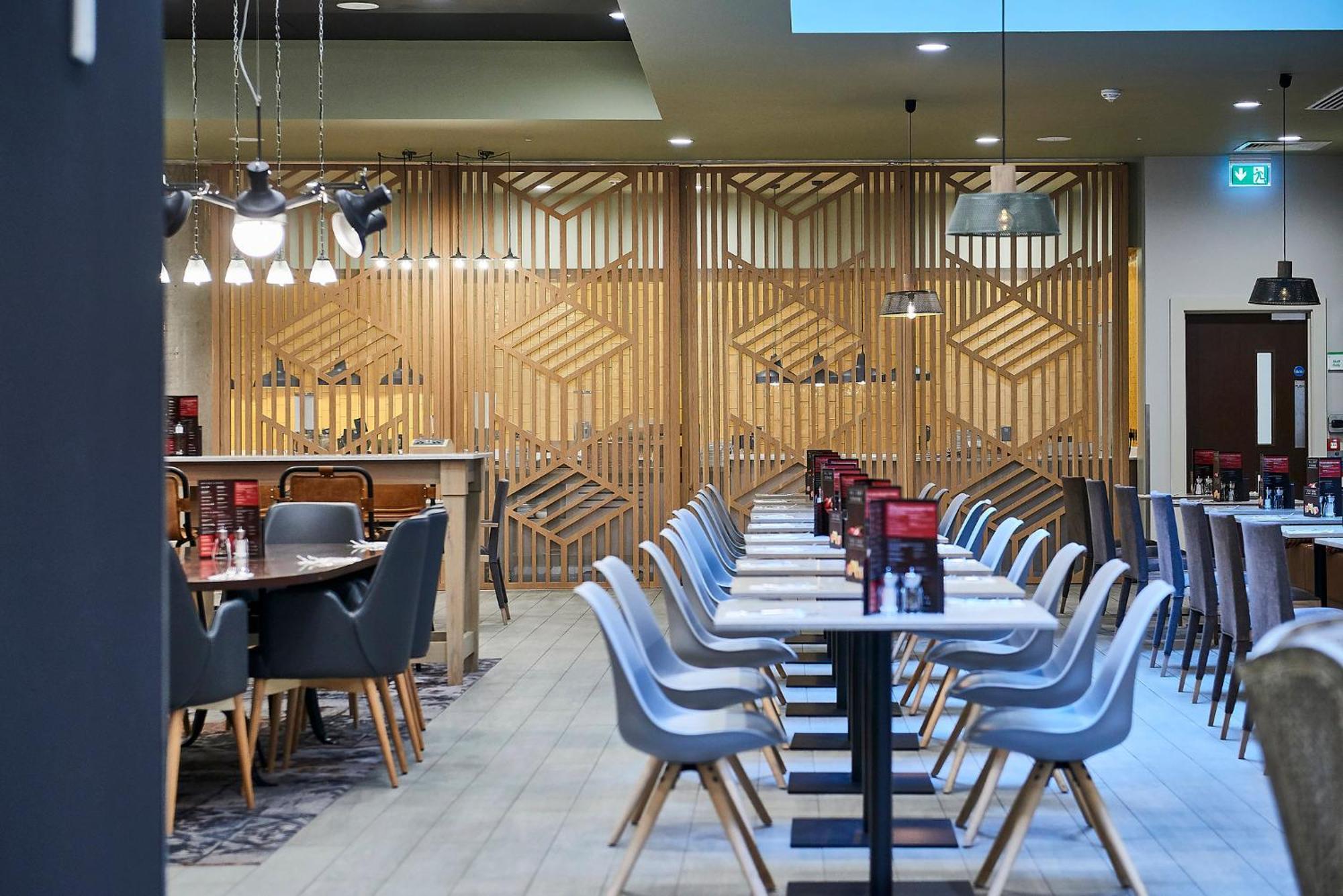 Holiday Inn Manchester - City Centre By Ihg Exterior photo