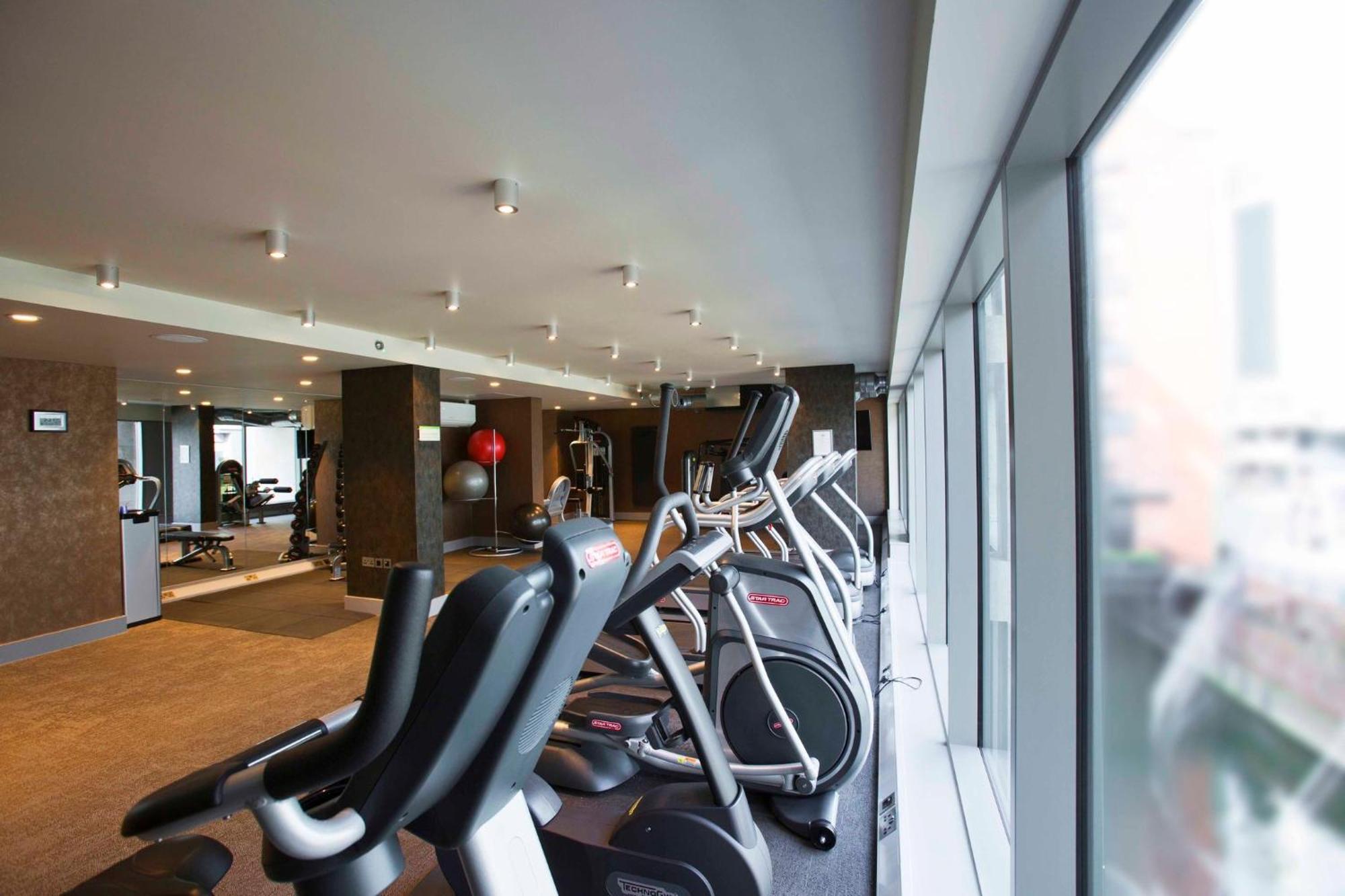 Holiday Inn Manchester - City Centre By Ihg Exterior photo