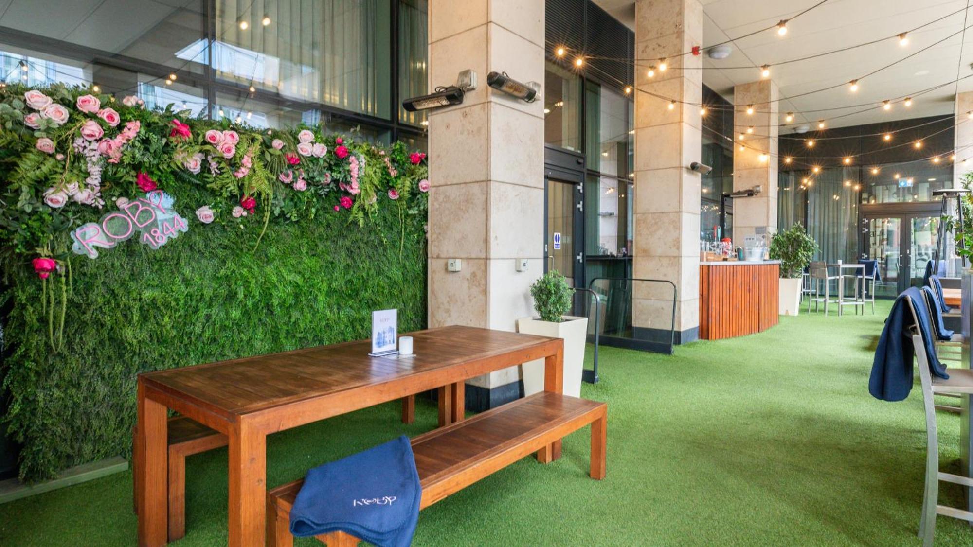 Holiday Inn Manchester - City Centre By Ihg Exterior photo