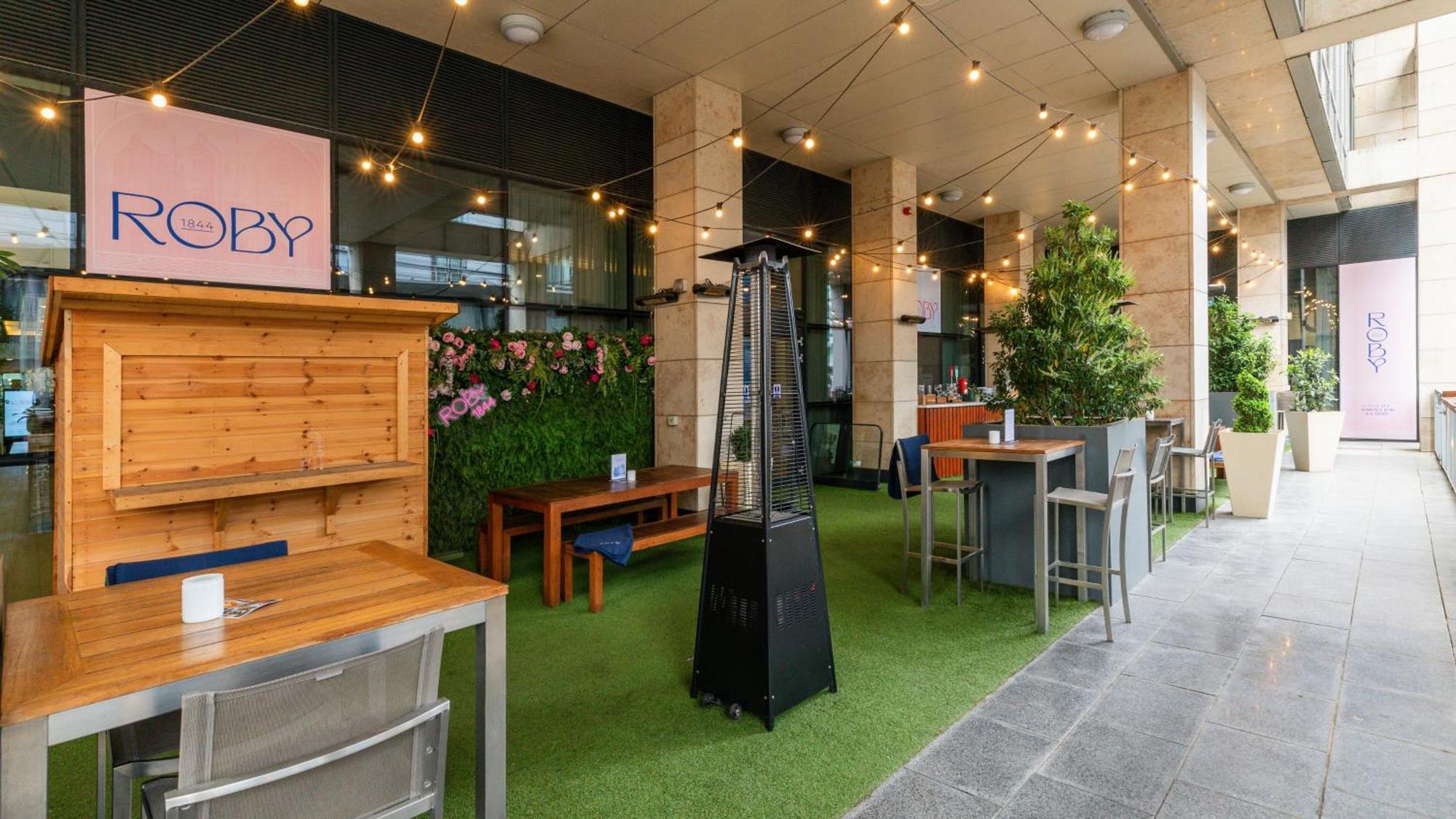 Holiday Inn Manchester - City Centre By Ihg Exterior photo