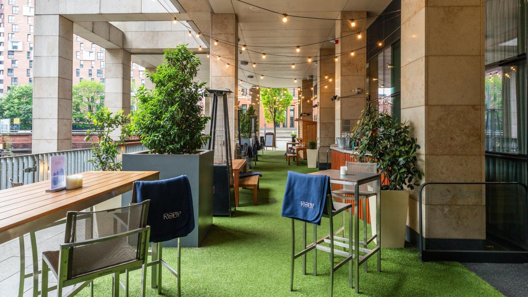 Holiday Inn Manchester - City Centre By Ihg Exterior photo