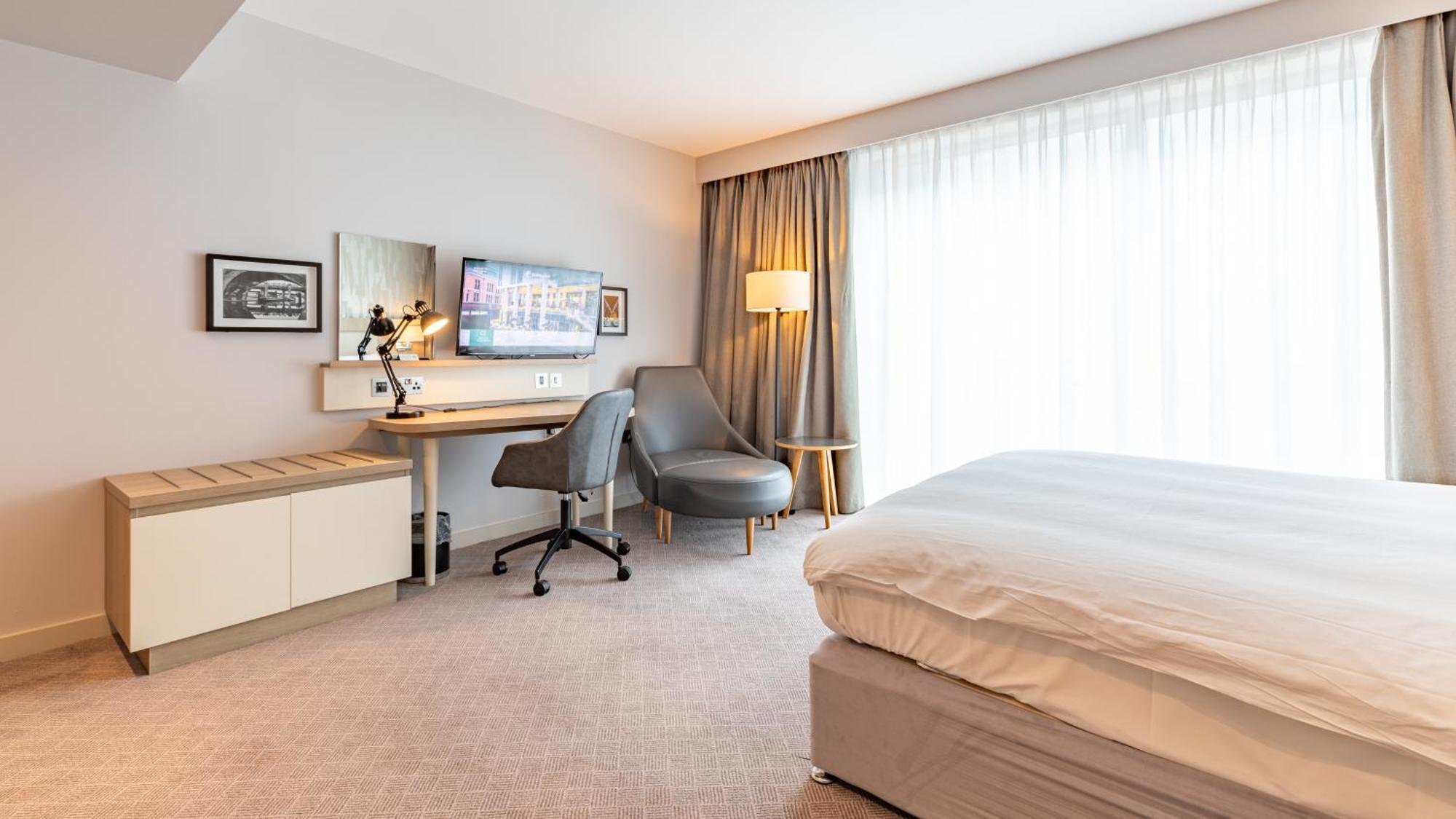 Holiday Inn Manchester - City Centre By Ihg Exterior photo
